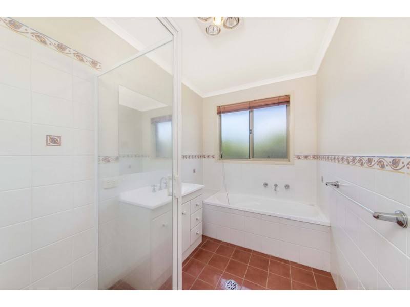 8 Fitton Close, Dunlop ACT 2615