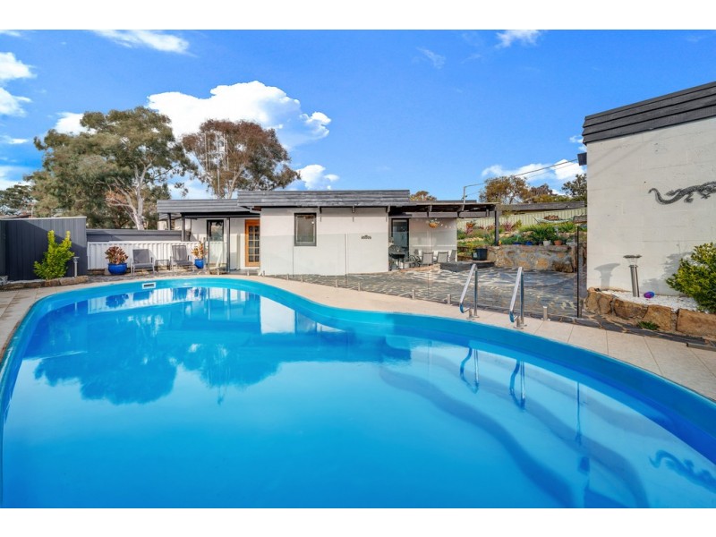 17 Solomon Crescent, Latham ACT 2615