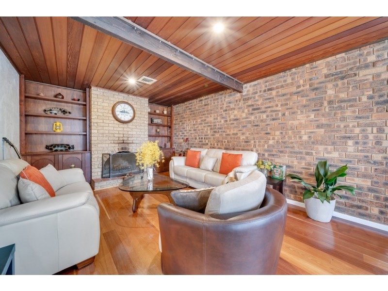 17 Solomon Crescent, Latham ACT 2615