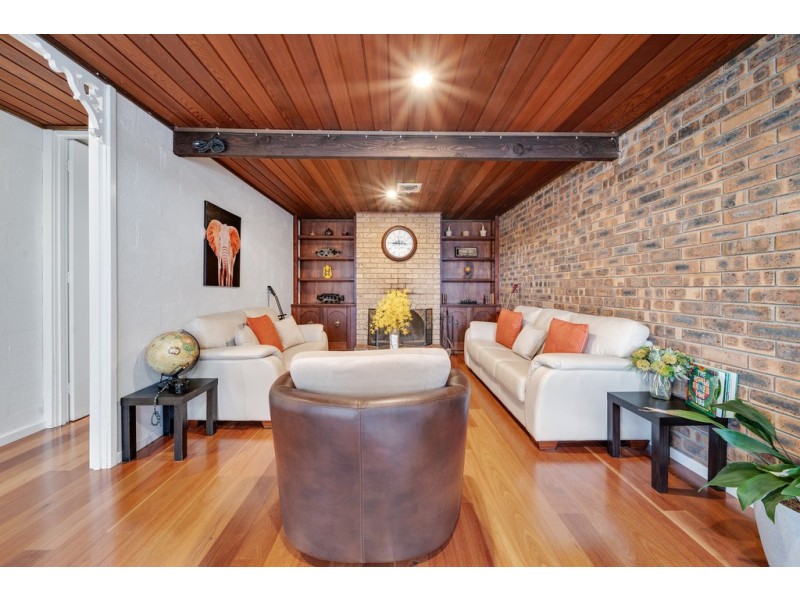 17 Solomon Crescent, Latham ACT 2615