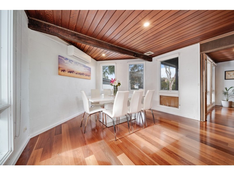 17 Solomon Crescent, Latham ACT 2615