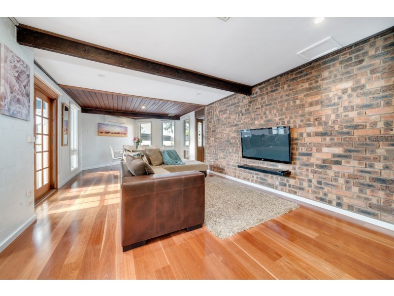 17 Solomon Crescent, Latham ACT 2615