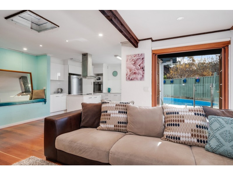 17 Solomon Crescent, Latham ACT 2615