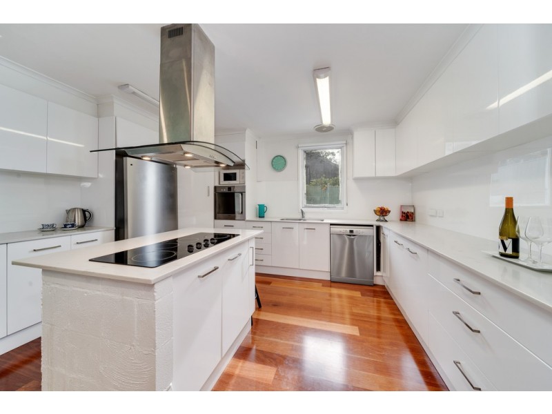 17 Solomon Crescent, Latham ACT 2615