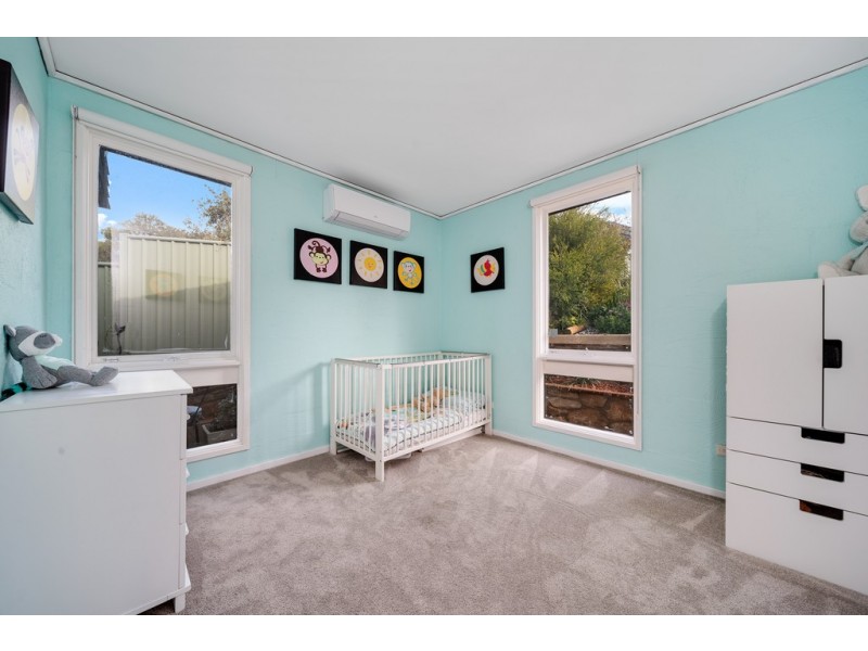 17 Solomon Crescent, Latham ACT 2615