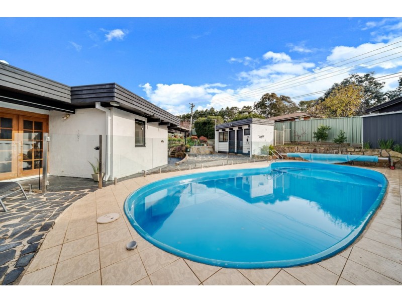 17 Solomon Crescent, Latham ACT 2615
