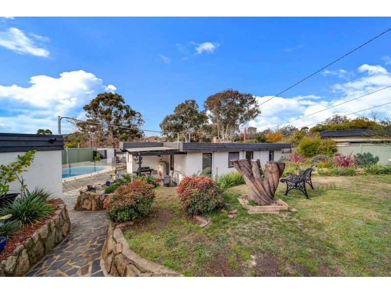 17 Solomon Crescent, Latham ACT 2615