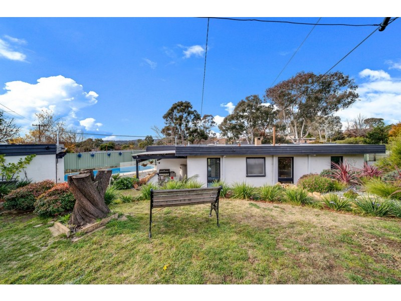 17 Solomon Crescent, Latham ACT 2615