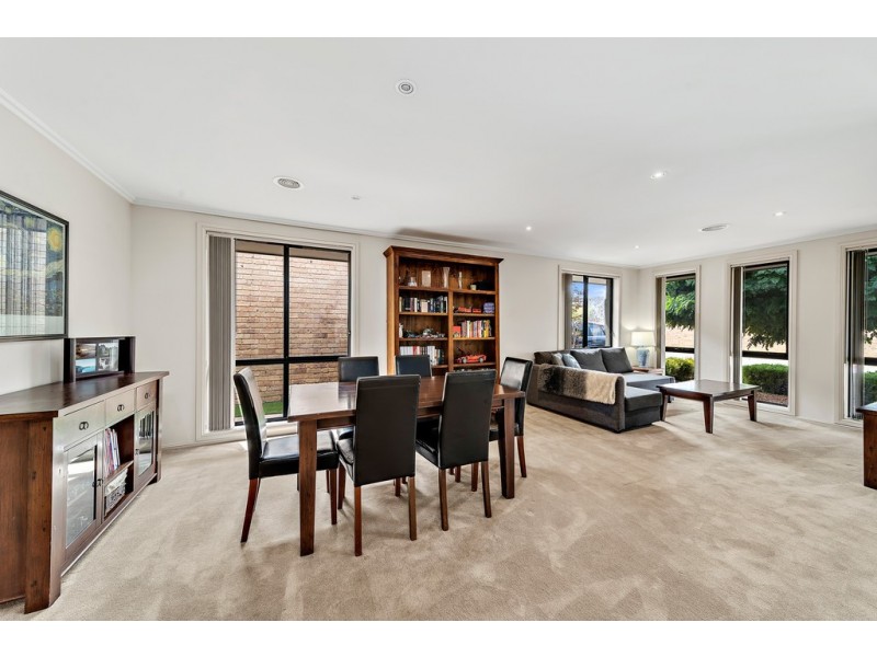 8 Dorothy Green Crescent, Franklin ACT 2913