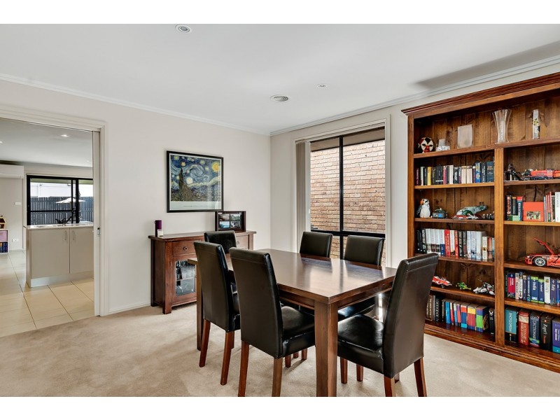 8 Dorothy Green Crescent, Franklin ACT 2913