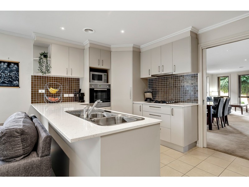 8 Dorothy Green Crescent, Franklin ACT 2913