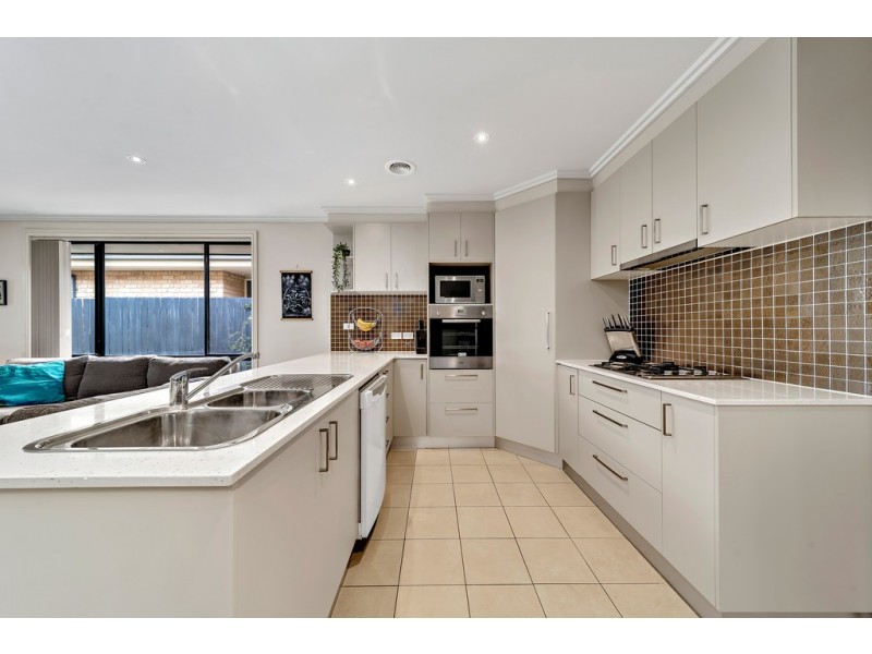 8 Dorothy Green Crescent, Franklin ACT 2913