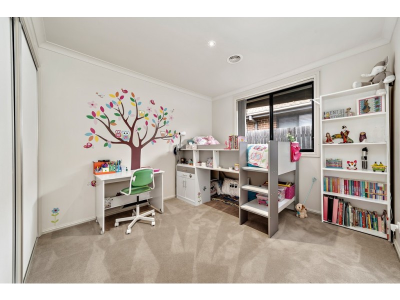 8 Dorothy Green Crescent, Franklin ACT 2913