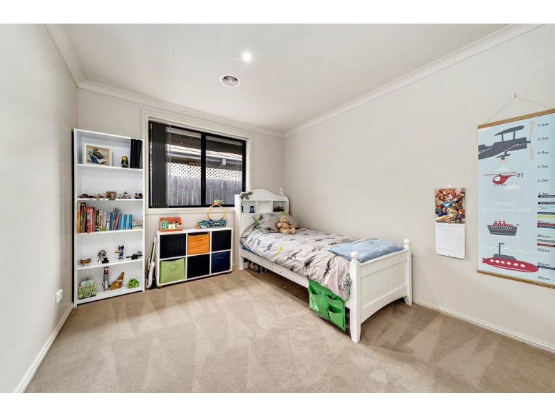 8 Dorothy Green Crescent, Franklin ACT 2913