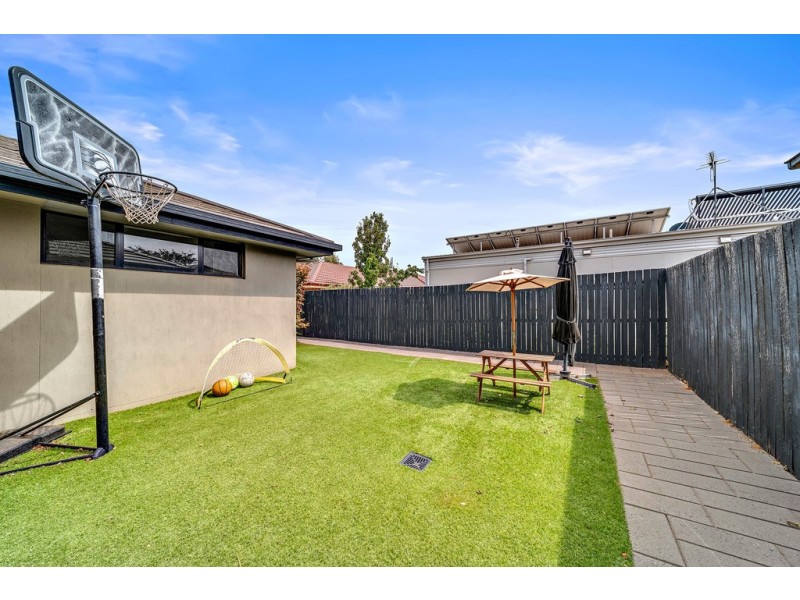 8 Dorothy Green Crescent, Franklin ACT 2913