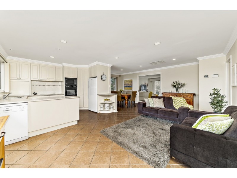 24 Hayward Street, Macgregor ACT 2615