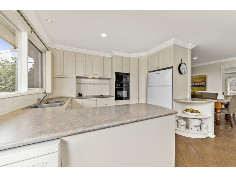 24 Hayward Street, Macgregor ACT 2615