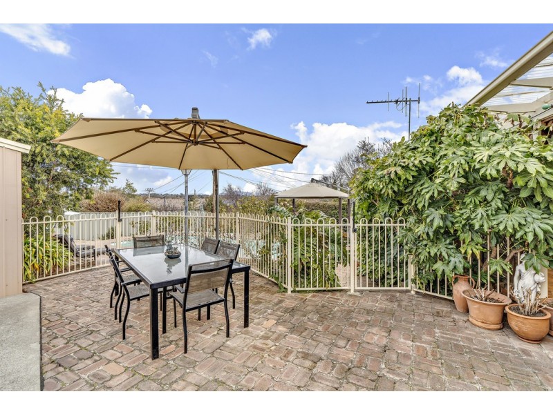 24 Hayward Street, Macgregor ACT 2615