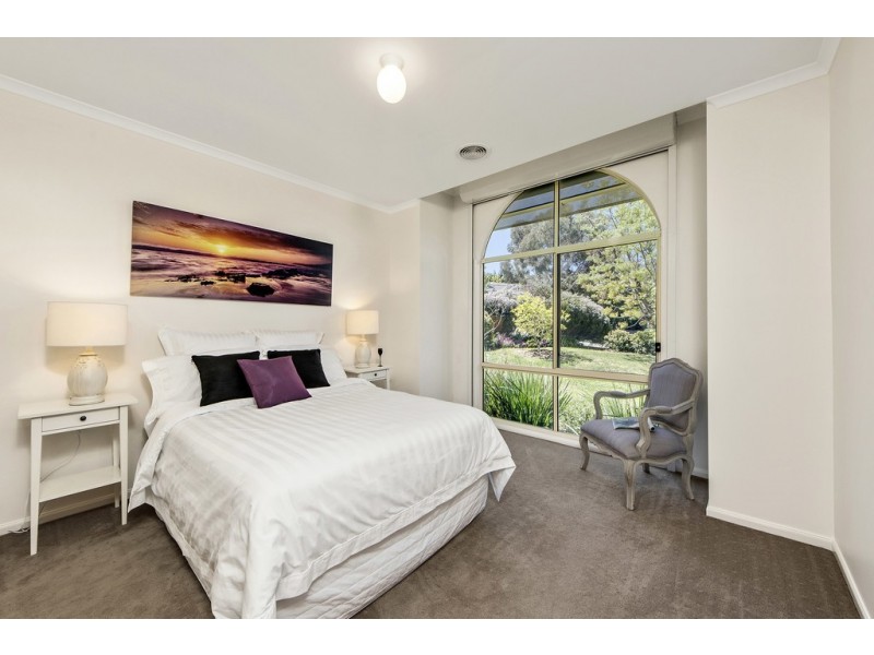 27 Bunduluk Crescent, Ngunnawal ACT 2913