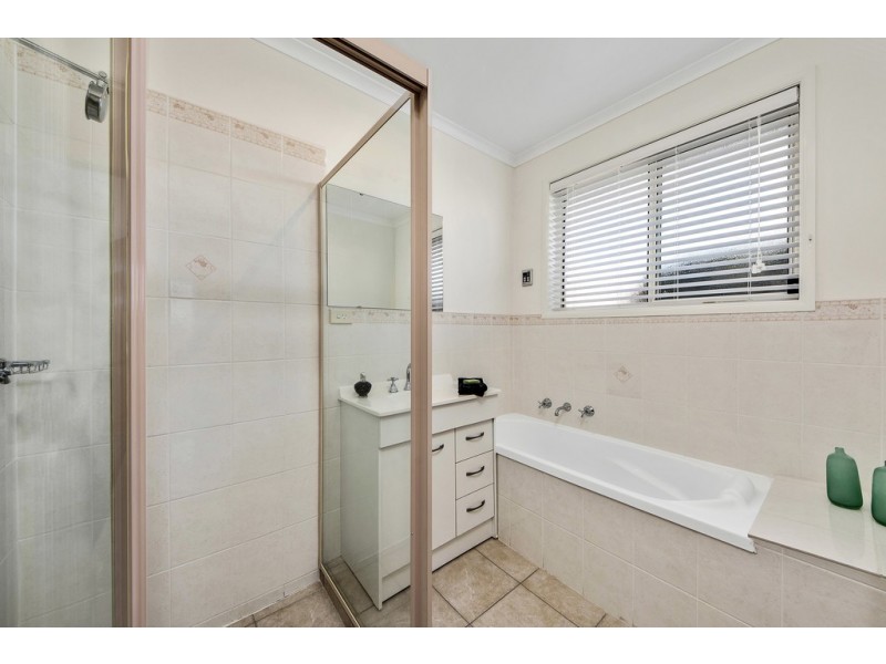 27 Bunduluk Crescent, Ngunnawal ACT 2913