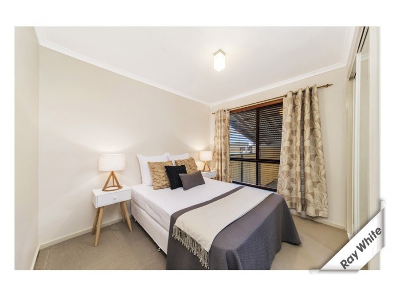 2/2 Edmunds Place, Spence ACT 2615