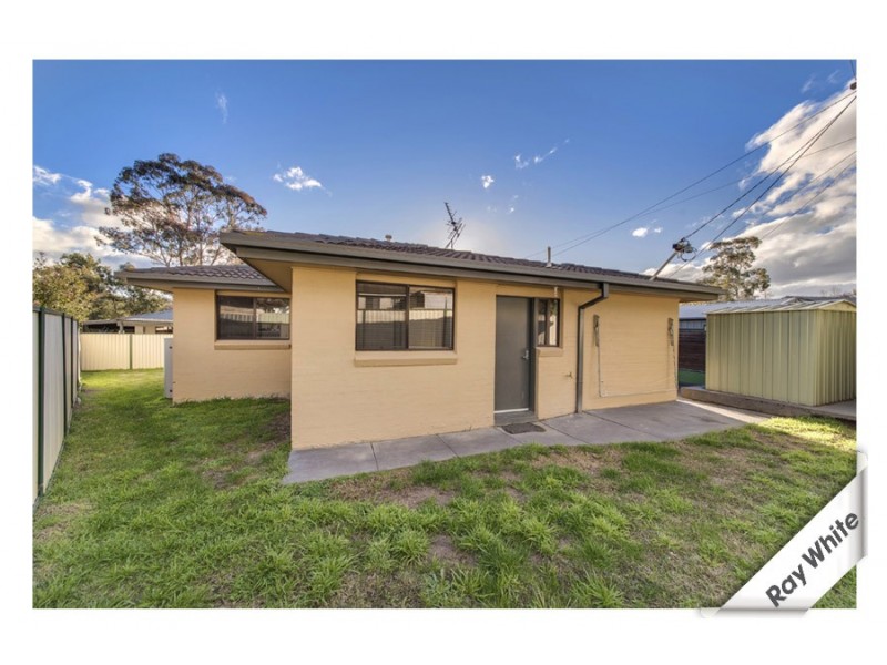 2/2 Edmunds Place, Spence ACT 2615