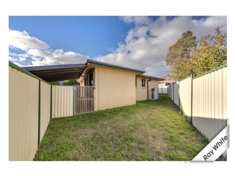 2/2 Edmunds Place, Spence ACT 2615