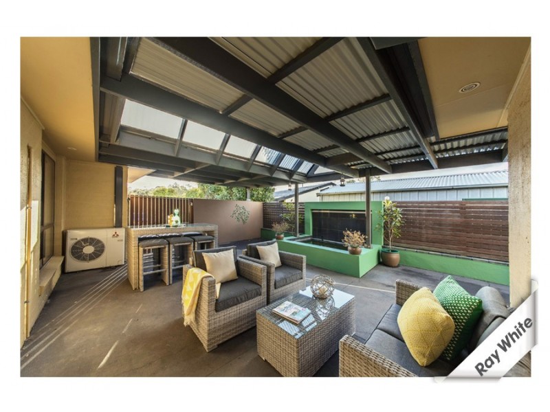 2/2 Edmunds Place, Spence ACT 2615