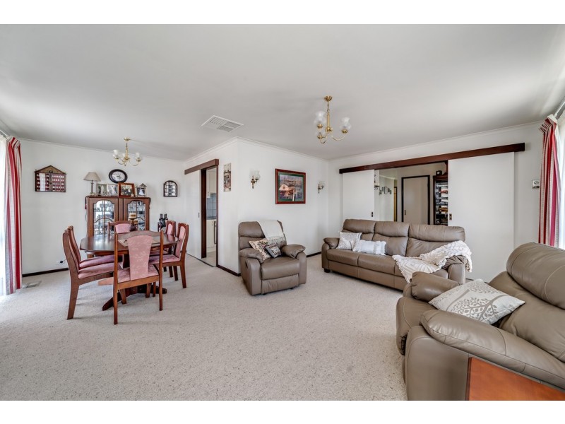 12 Lawrence Close, Macgregor ACT 2615