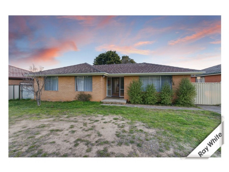90 Chuculba Crescent, Giralang ACT 2617