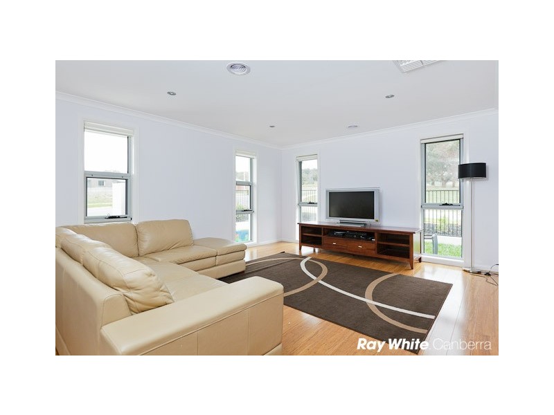 16 Plimsoll Drive, Casey ACT 2913