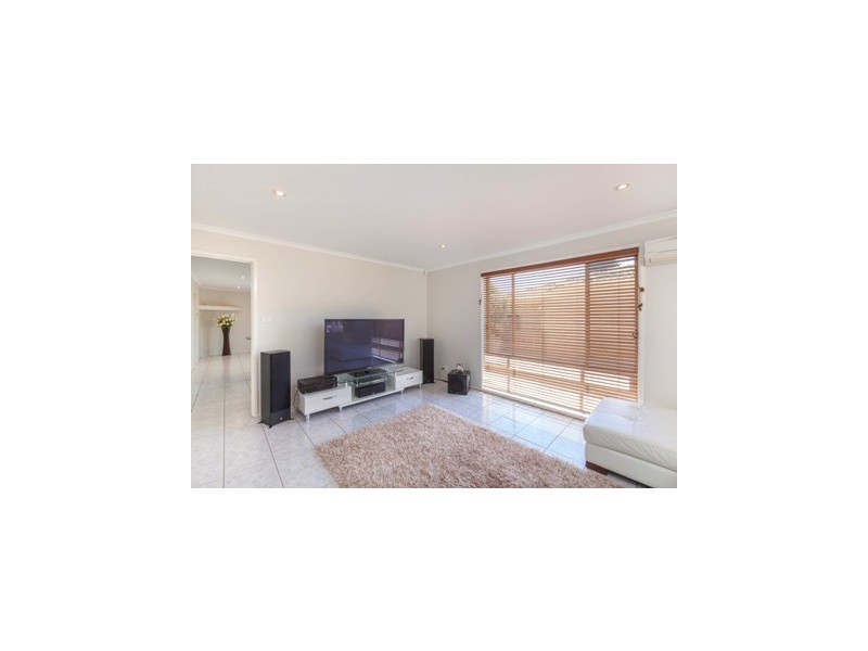 15 Goodhart Crescent, Dunlop ACT 2615