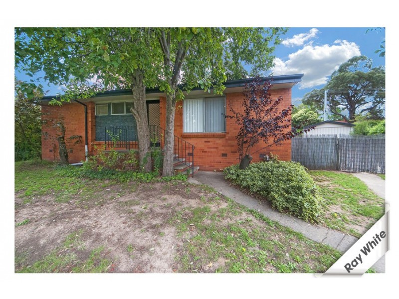 26 Bennelong Cres, Macquarie ACT 2614