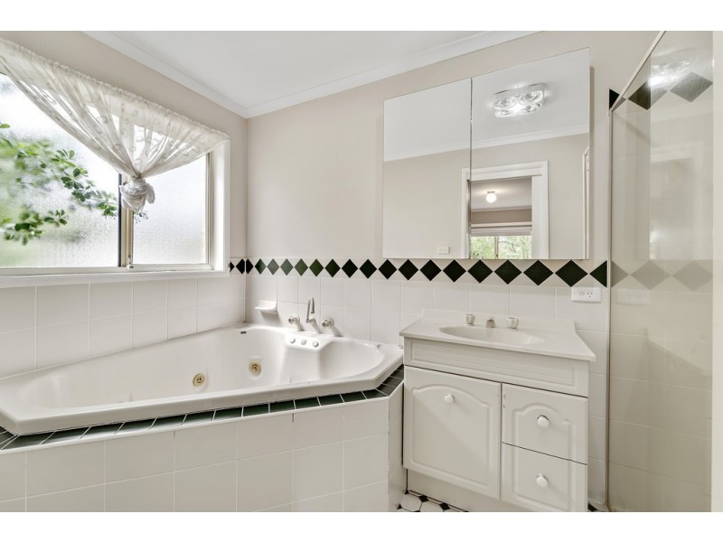 8 Minnta Place, Ngunnawal ACT 2913