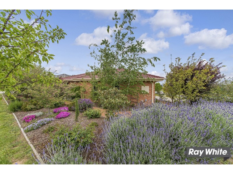 18 Loveday Crescent, Casey ACT 2913