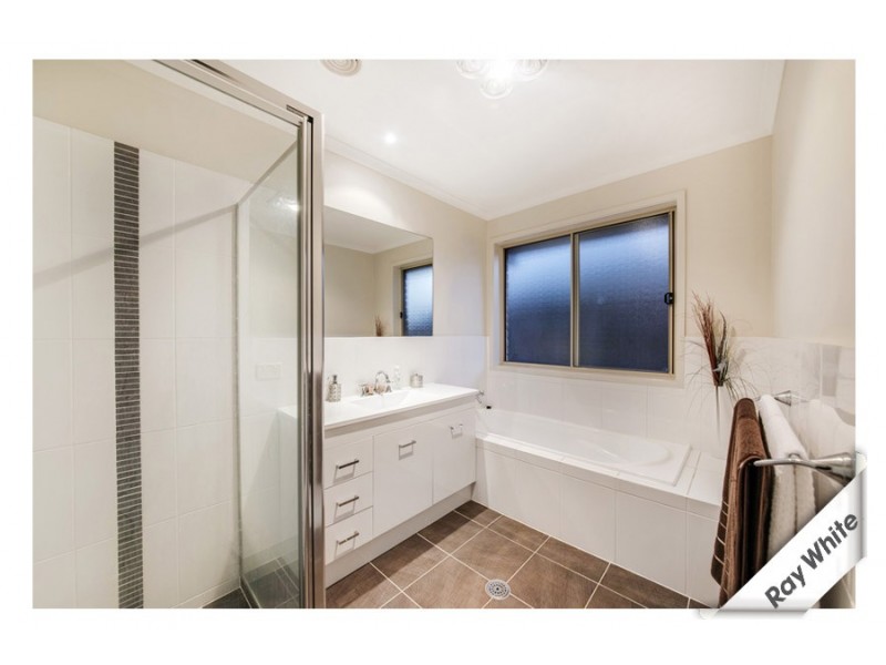 27 Kitty McEwan Cct, Mckellar ACT 2617