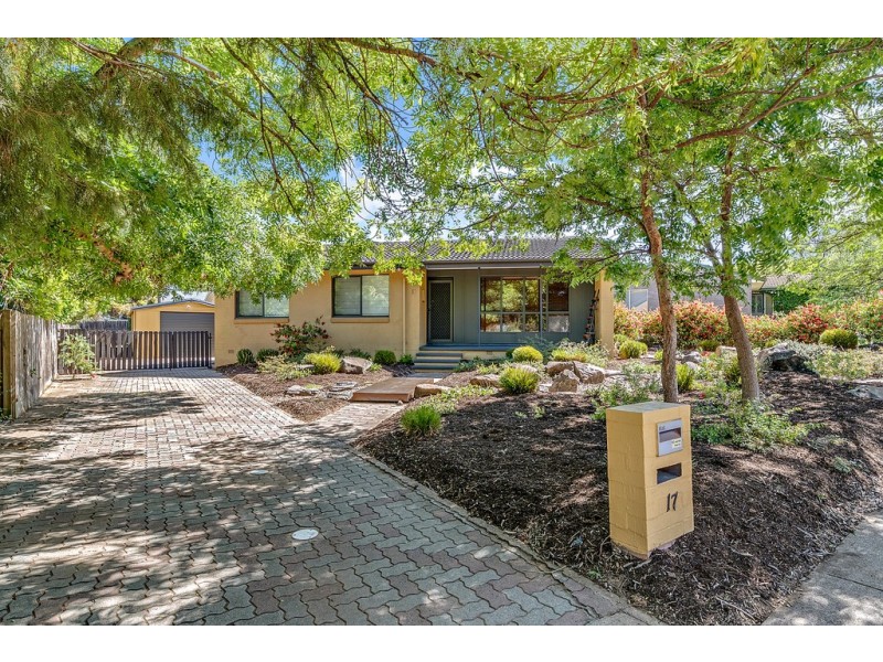 17 Bennelong Crescent, Macquarie ACT 2614