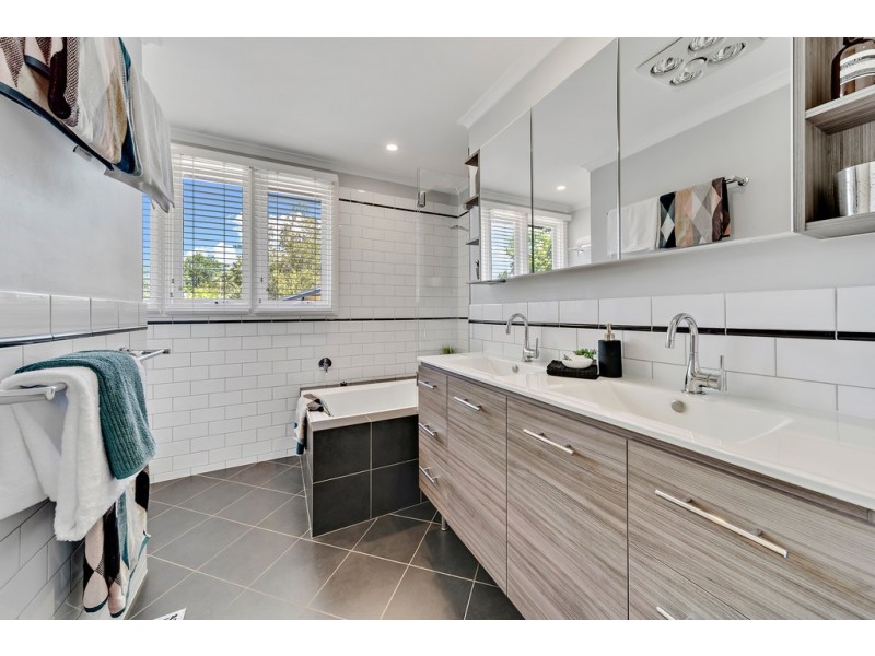 17 Bennelong Crescent, Macquarie ACT 2614
