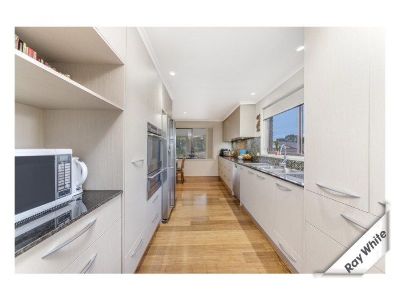 8 Merfield Place, Giralang ACT 2617