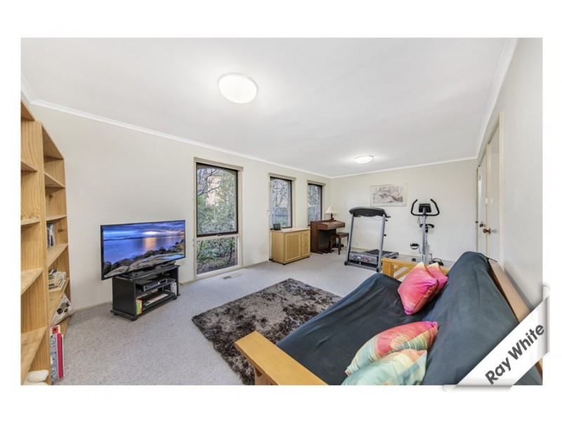8 Merfield Place, Giralang ACT 2617