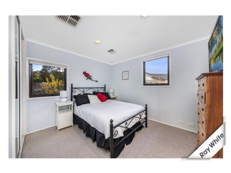 8 Merfield Place, Giralang ACT 2617