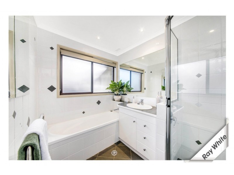 8 Merfield Place, Giralang ACT 2617