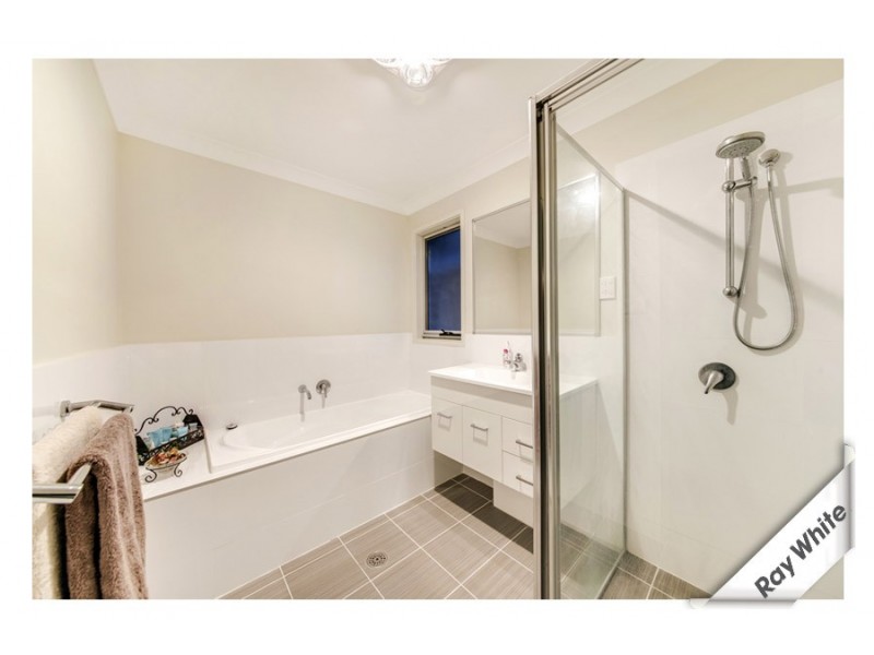 2/6 Clark Close, Spence ACT 2615