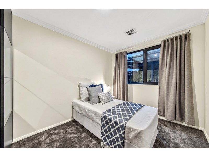 7 Aaron Place, Macgregor ACT 2615
