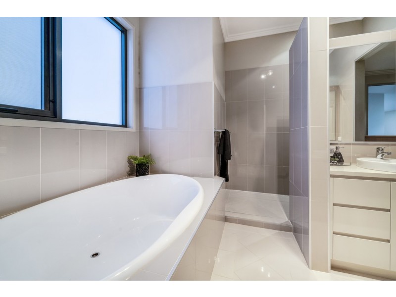 2 Menzel Crescent, Dunlop ACT 2615