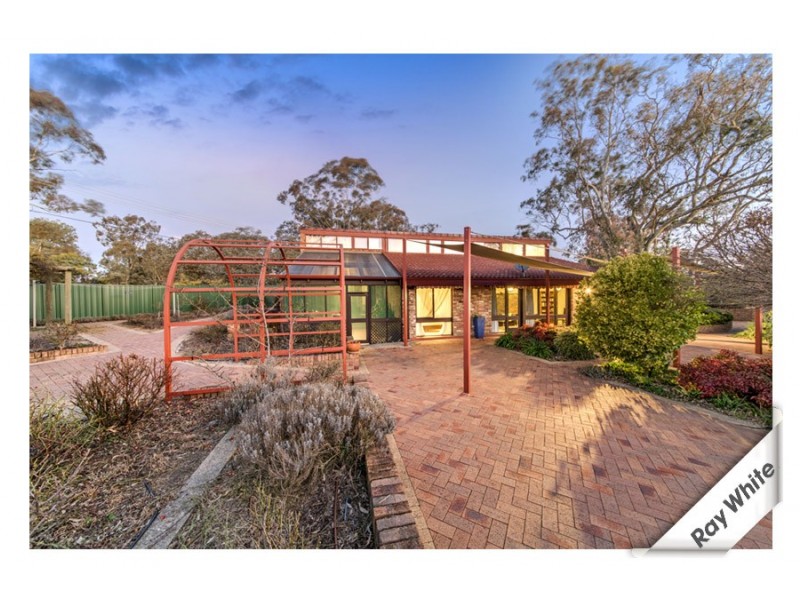 15 Gibbes Place, Weetangera ACT 2614
