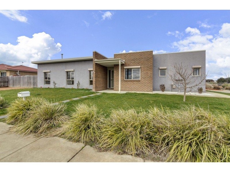 98 Hollows Circuit, Macgregor ACT 2615