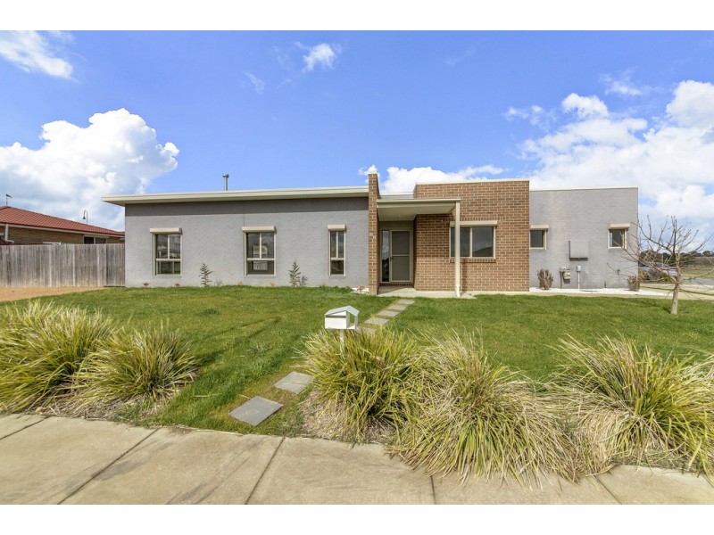 98 Hollows Circuit, Macgregor ACT 2615