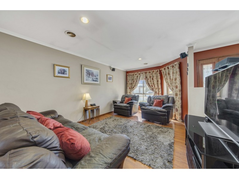 6 Lovely Close, Dunlop ACT 2615