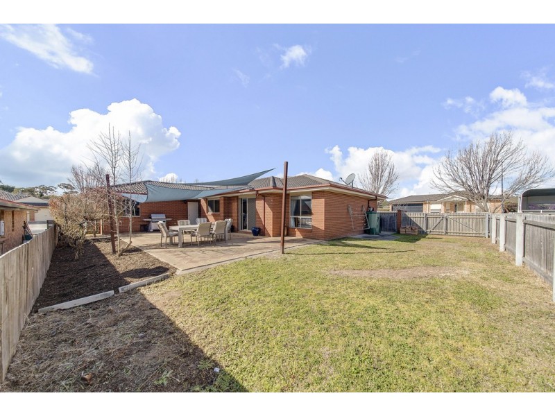 6 Lovely Close, Dunlop ACT 2615
